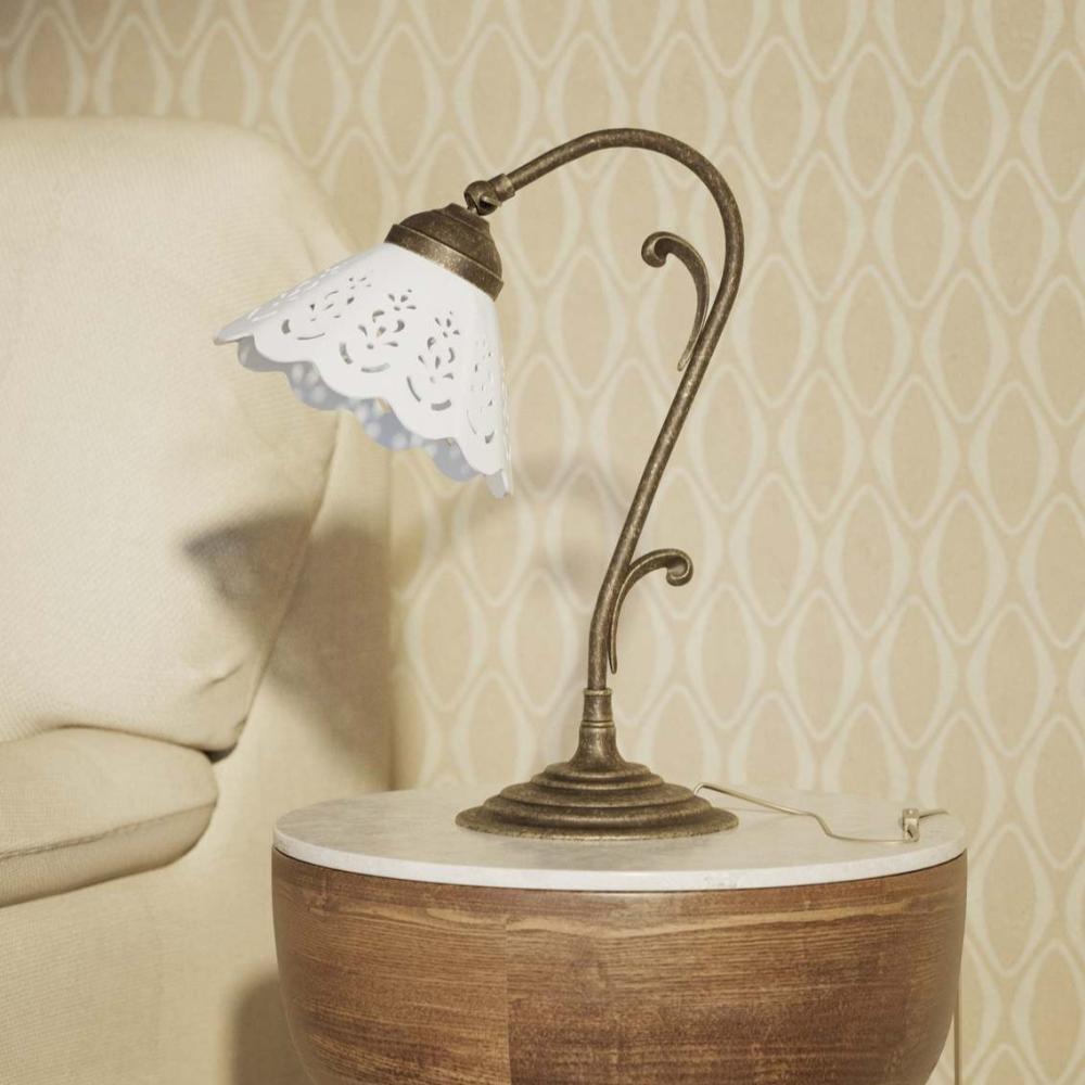 klasicky keramicky tienidlo stolna lampa cipkovy dierkovany romanticke loznicove osvetlenie vintage stredomorsky medeny lampa atmosfera svetlo obyvacka.jpg